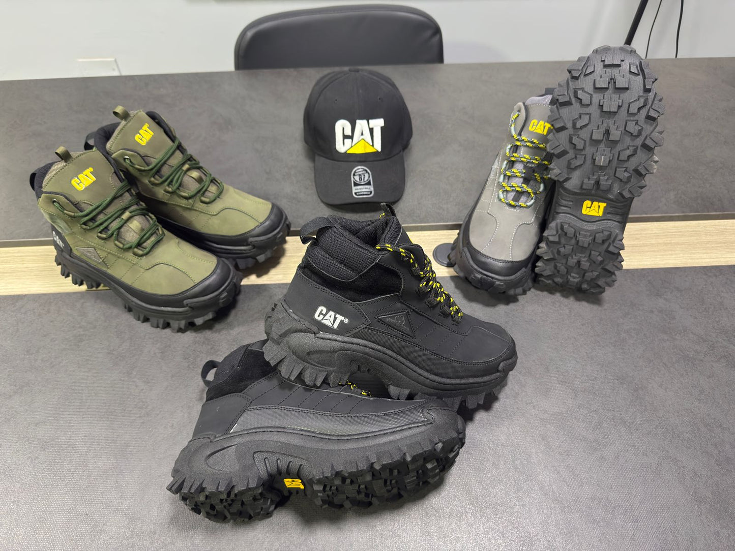 BOTA CAT INTRUDER GALOSH MID + CAJA